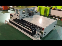 Carril lineal de guía antitrampado con cadena de arrastre lateral