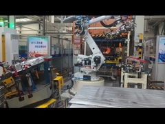 ER210-2700 Moldeado del capó del motor con el robot ER210-2700